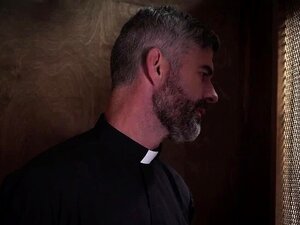 sacerdote teen gay xxx