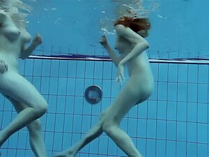 Lesbienne Sous L Eau - Porno @ RueNu.com