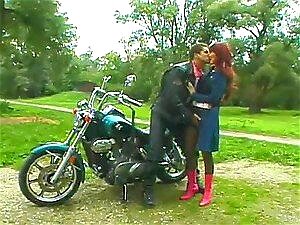 Biker - Porno @ RueNu.com