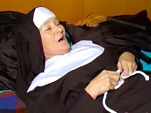 Granny Pass - Porno @ RueNu.com