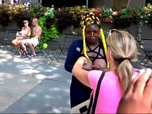 Topless Park - Porno @ RueNu.com