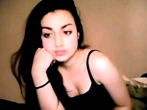 Petite salope se masturbant la chatte