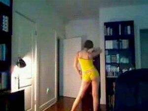 Webcam Dancing Ado - Porno @ RueNu.com