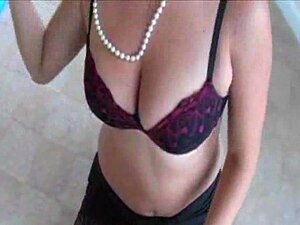 Housewife Kelly - Porno @ RueNu.com