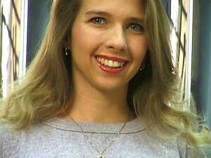 Une joli femme innocente s'exhibe Une joli femme innocente s'exhibe