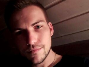 Entrez dans le monde interdit des émissions de caméras gay underground. Regardez de magnifiques garçons emo explorer leurs limites en haute définition cristalline. Du voyeurisme à son meilleur.