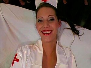 Viktoria porno e video di sesso in alta qualità su AmorePorno.com