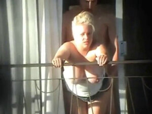 seks i balkon Podglądacz zostaje przyłapany. seks i balkon Podglądacz zostaje przyłapany na seksie