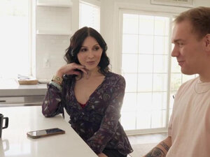 Seksowna doświadczona MYLF Agatha Delicious pokazuje ślicznotce Joshua Lewis, jak porządnie pieprzyć się w dupę, a najlepszym sposobem na nauczenie seksu analnego jest demonstracja. Pozwoliła Josui włożyć palce do swojego tyłka, by się rozluźnić, zanim do